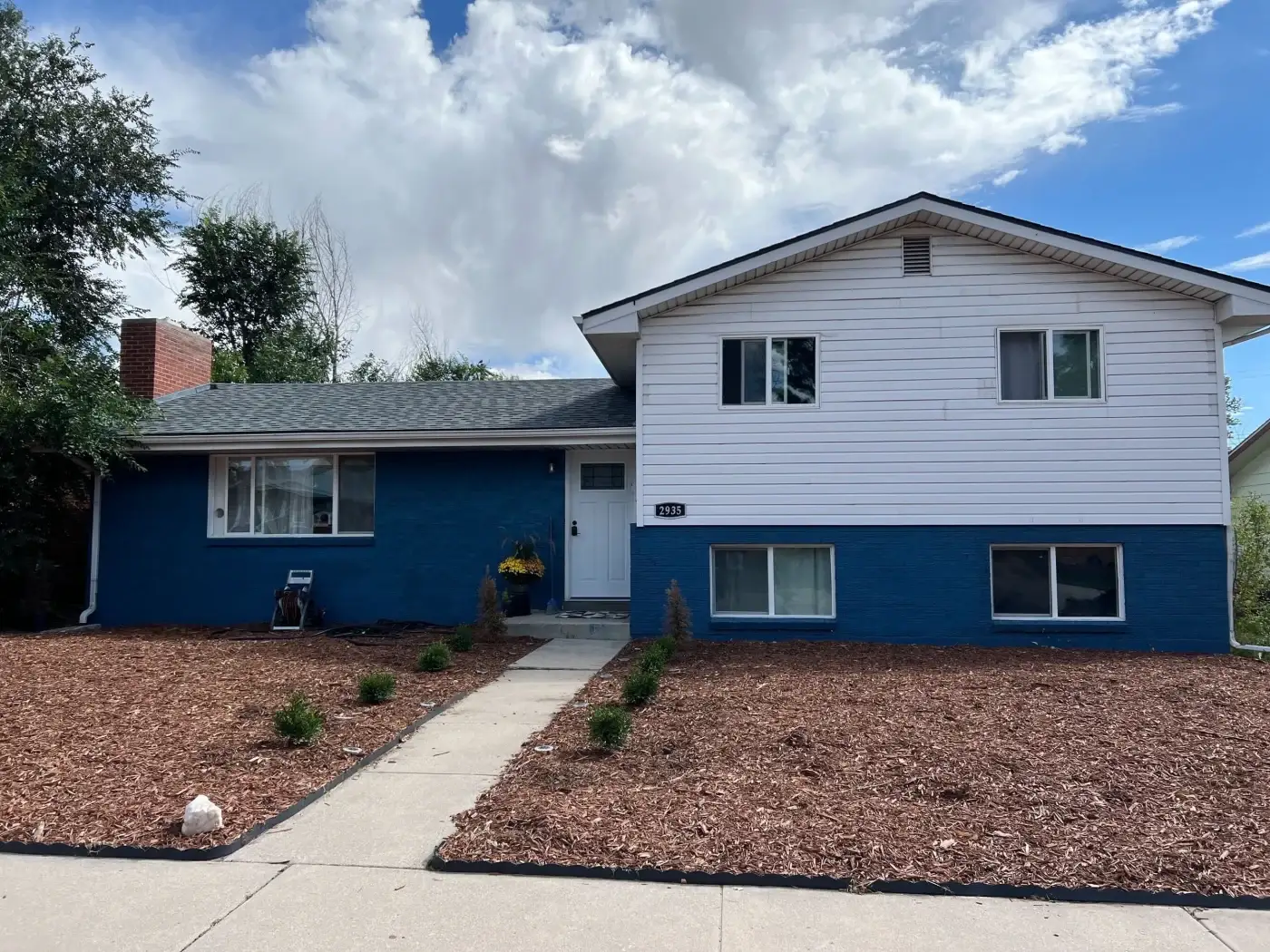 Colorado Springs Home Before Stucco Siding Installation – Old Blue & White Siding